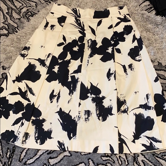 Zara Dresses & Skirts - Super Pretty ZARA Woman Floral Skirt